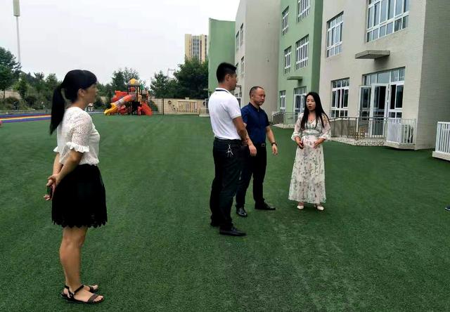 崇州市大劃鎮黨政領導檢查學校、幼兒園開學前安全 崇州市大劃鎮黨政領導檢查學校、幼兒園開學前安全