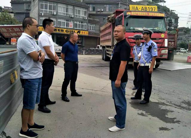 崇州市大劃鎮黨政領導檢查學校、幼兒園開學前安全 崇州市大劃鎮黨政領導檢查學校、幼兒園開學前安全