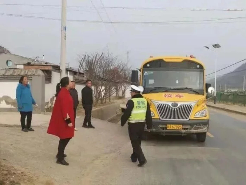 安塞交警積極開展校車安全隱患大排查