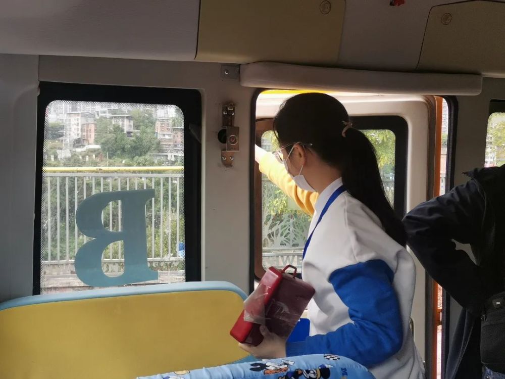 為愛護航，安全抵達——我校附屬幼兒園校車安全演練活動