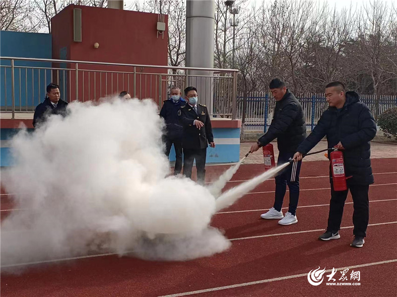 守護安全 青島溫馨校車開展春季綜合應急演練