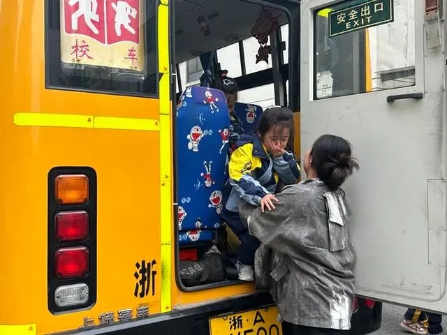 校車著火了可怎么辦？這家幼兒園進行了安全應急演練