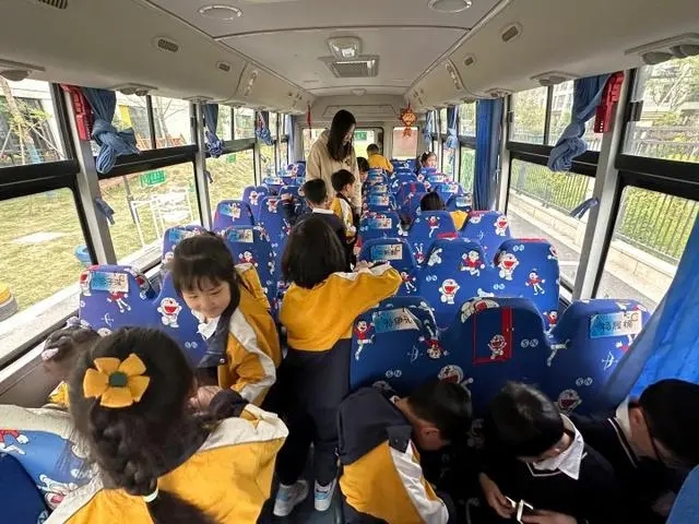 校車著火了可怎么辦？這家幼兒園進行了安全應急演練