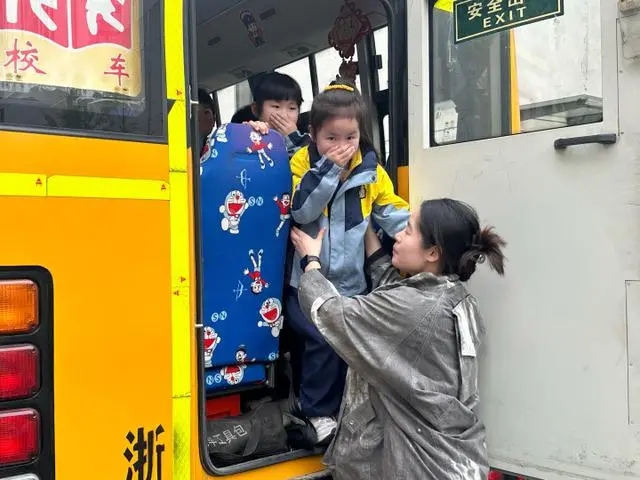 校車著火了可怎么辦？這家幼兒園進行了安全應急演練