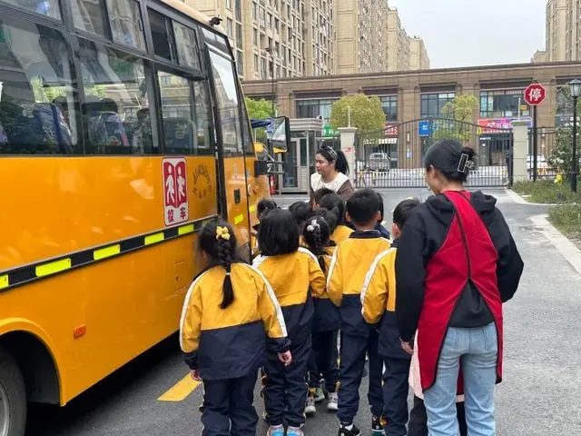 校車著火了可怎么辦？這家幼兒園進行了安全應急演練