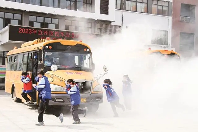 安徽宣城宣州區：應急演練防患未然 校車安全牢記心間