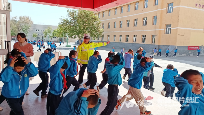 防災(zāi)減災(zāi)進(jìn)校園 看警察蜀黍的科普“課堂” 防災(zāi)減災(zāi)進(jìn)校園 看警察蜀黍的科普“課堂”