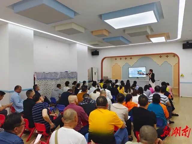 校車安全無小事,岳塘區(qū)開展校車安全培訓(xùn)暨應(yīng)急疏散演練 校車安全無小事,岳塘區(qū)開展校車安全培訓(xùn)暨應(yīng)急疏散演練