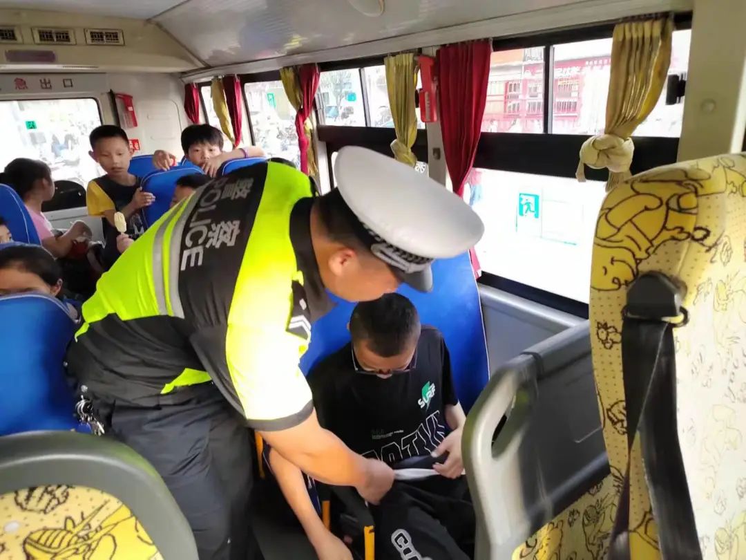 校車乘坐指南,請務(wù)必收下! 校車乘坐指南,請務(wù)必收下!