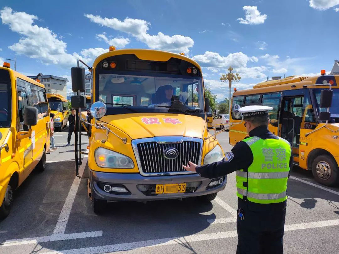 【工作動態】校車安全系萬家!龍井交警開展校車安全大檢查 【工作動態】校車安全系萬家!龍井交警開展校車安全大檢查