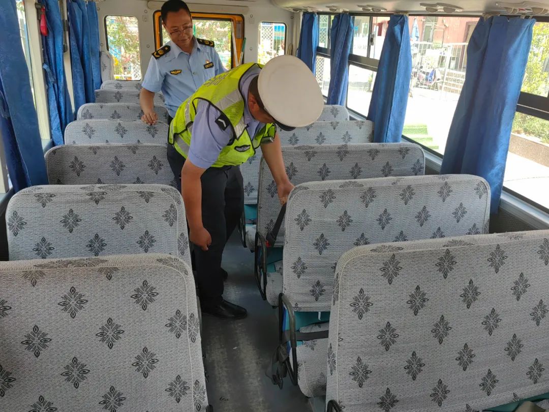 【安全生產(chǎn)月】開展校車“健康體檢” 守護學生出行安全 圖片
