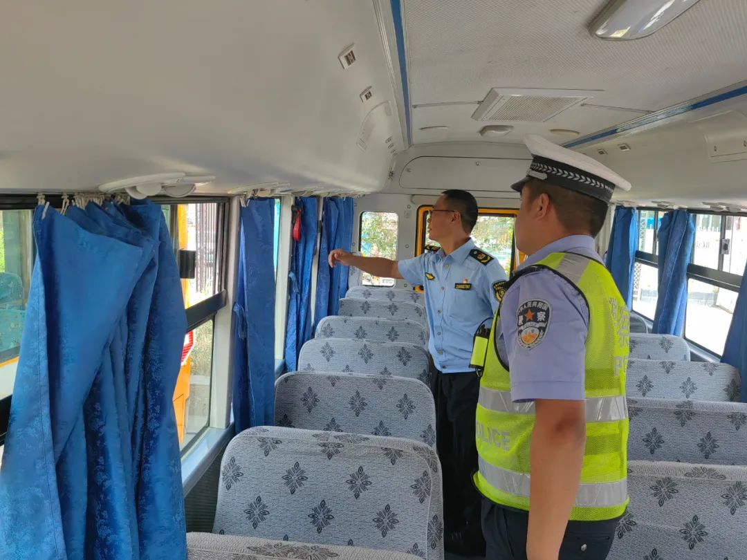 【安全生產(chǎn)月】開展校車“健康體檢” 守護學生出行安全 圖片