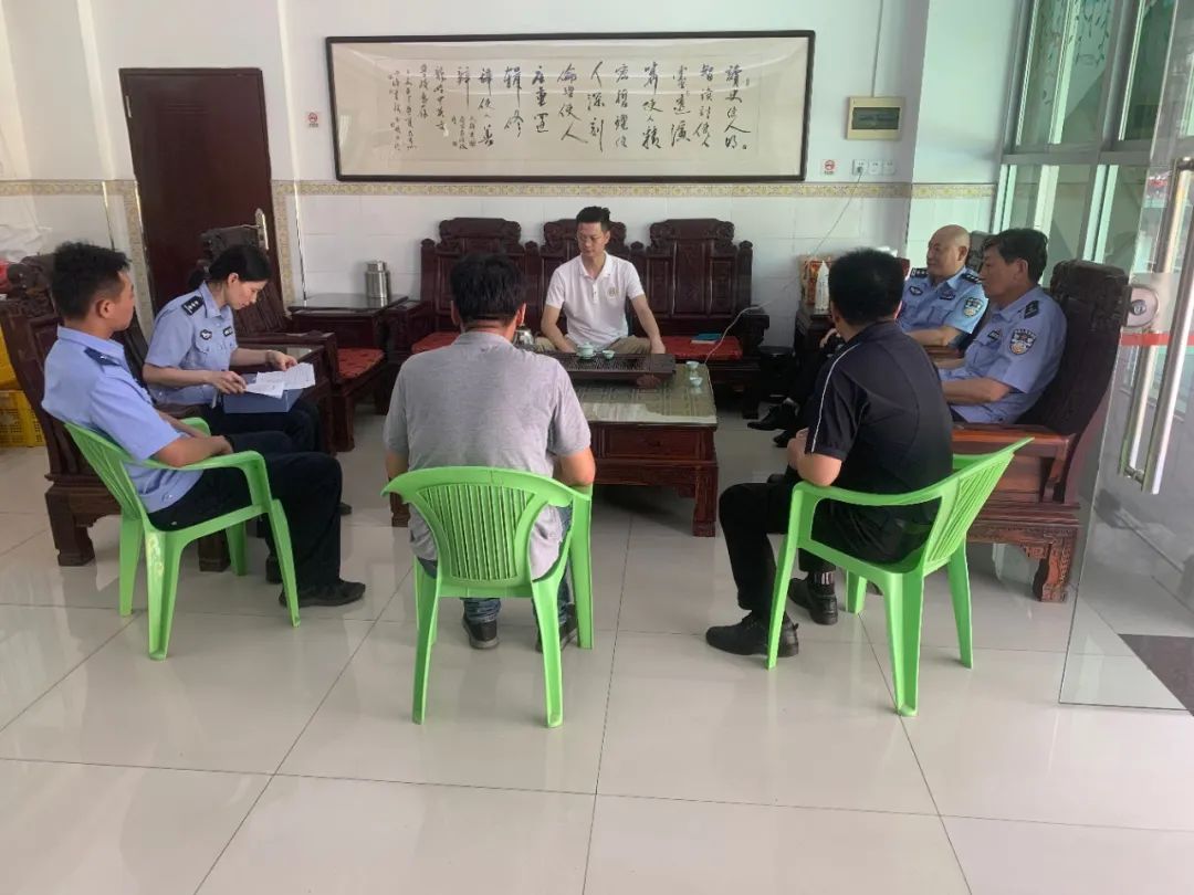 把好安全關!潮南交警走進學校開展校車安全檢查和宣傳教育 圖片