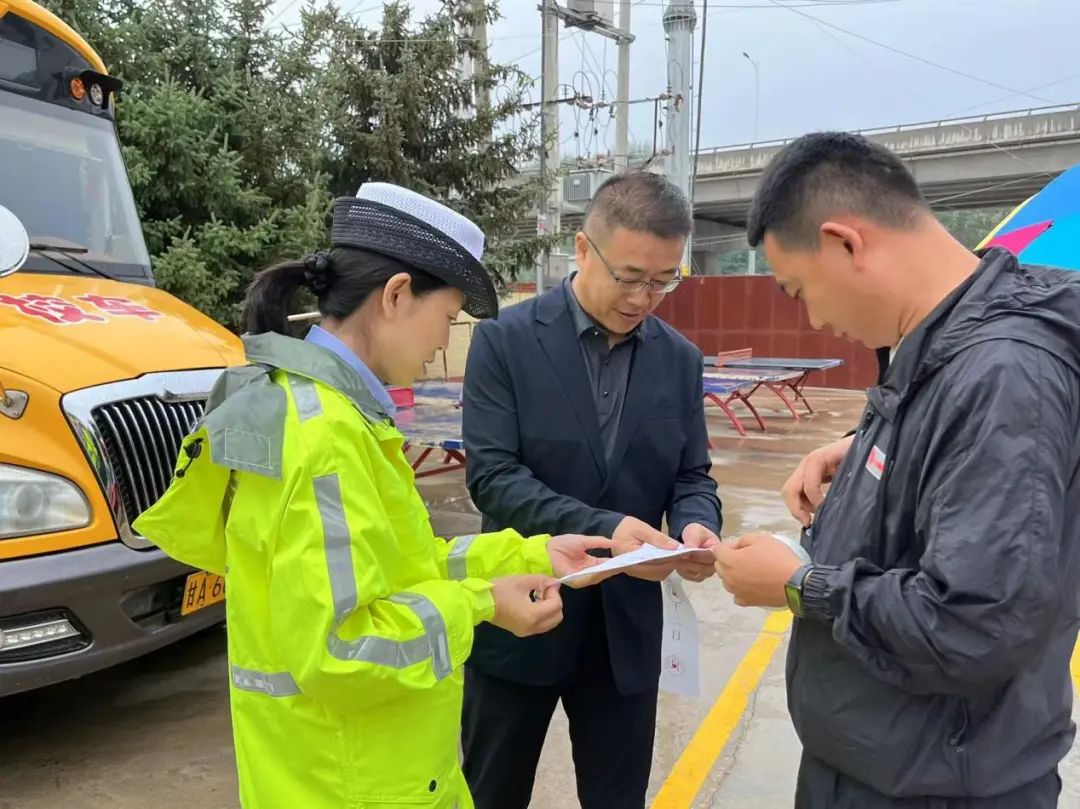 【交通信息】加強(qiáng)道路安全檢查 假期校車(chē)封存管理 圖片