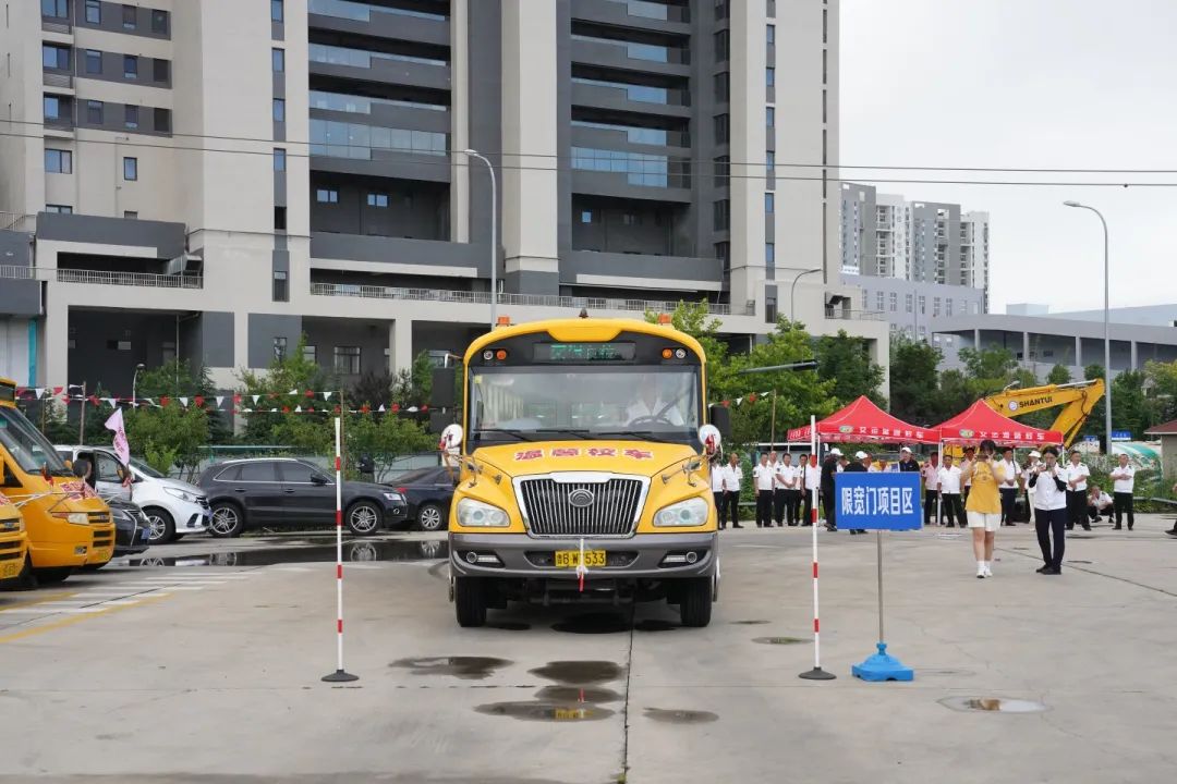 校車駕駛員技能“大比武” | 2000余名“老司機(jī)”亮出真功夫