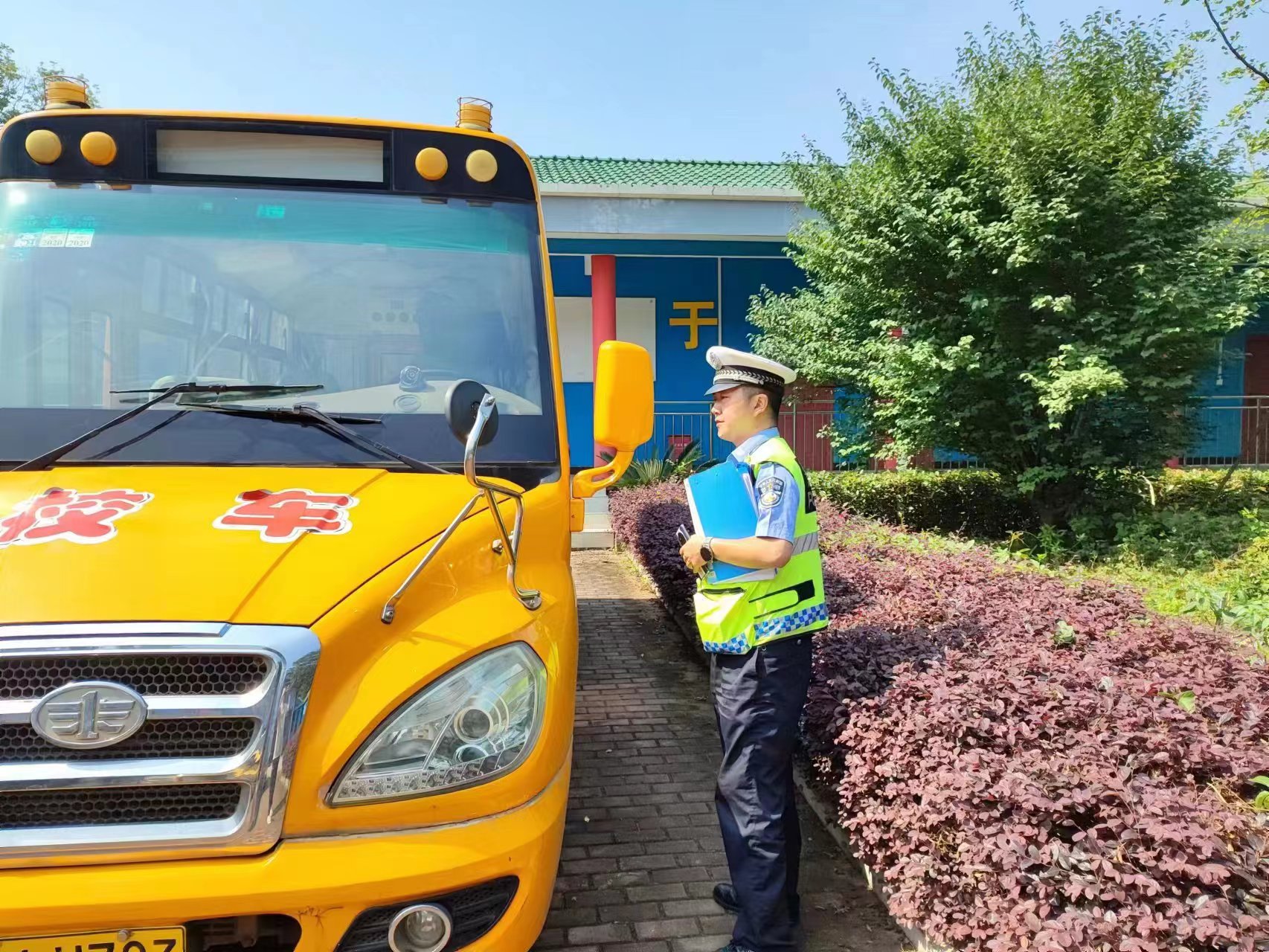 擰緊校車“安全閥”,護航平安上學路 擰緊校車“安全閥”,護航平安上學路