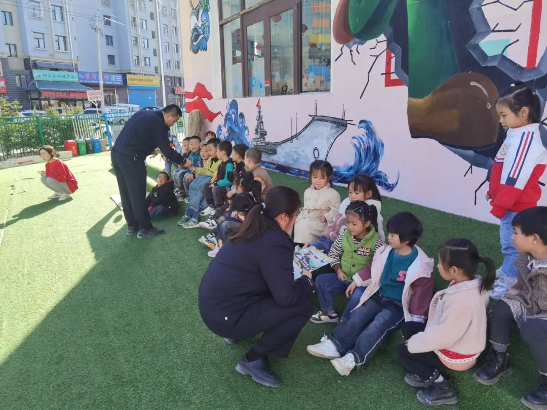 校車檢查+交通宣傳“雙管齊下”保安全 | 交警進幼兒園 圖片