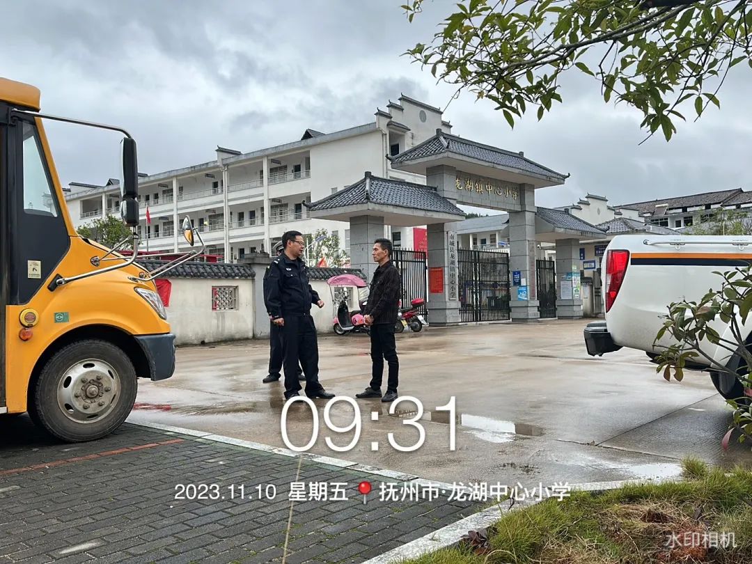 冬季行動|南城公安交警開展校車安全檢查,擰緊冬季校車出行“安全閥” 圖片