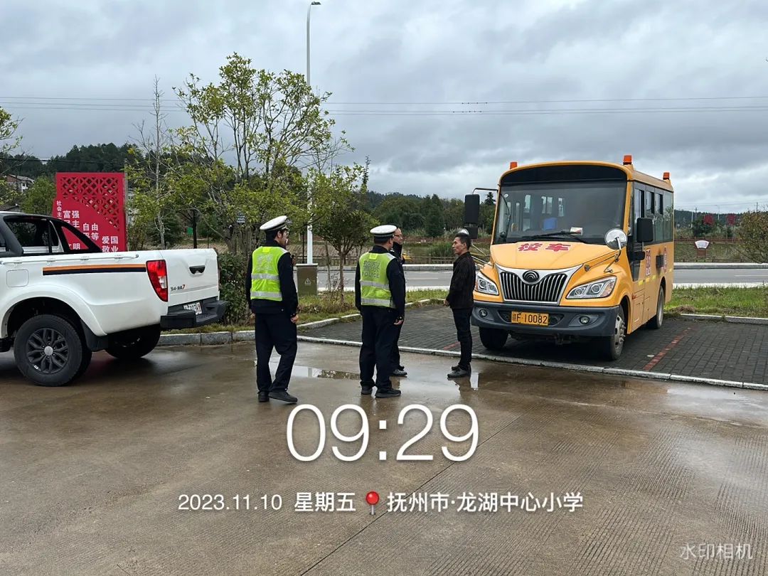 冬季行動|南城公安交警開展校車安全檢查,擰緊冬季校車出行“安全閥” 圖片