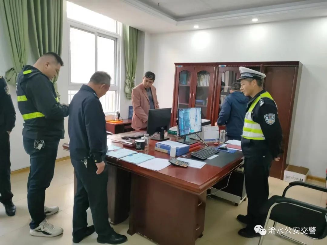 冬季行動丨浠水交警開展校車安全檢查/ 圖片