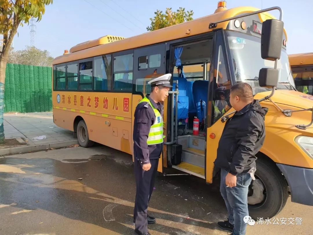 冬季行動丨浠水交警開展校車安全檢查/ 圖片