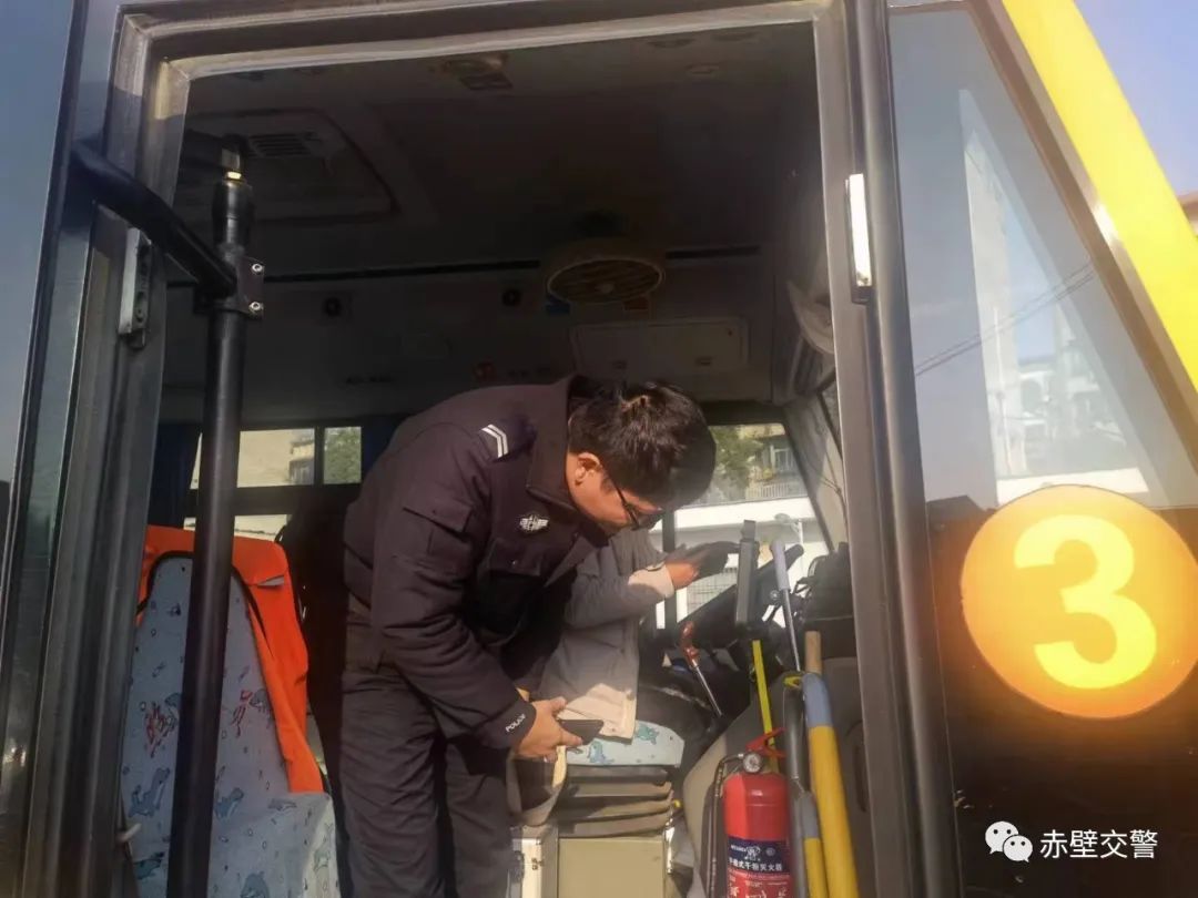 【冬季整治行動(dòng)】冬季校車(chē)大“體檢”,護(hù)航平安上學(xué)路 圖片