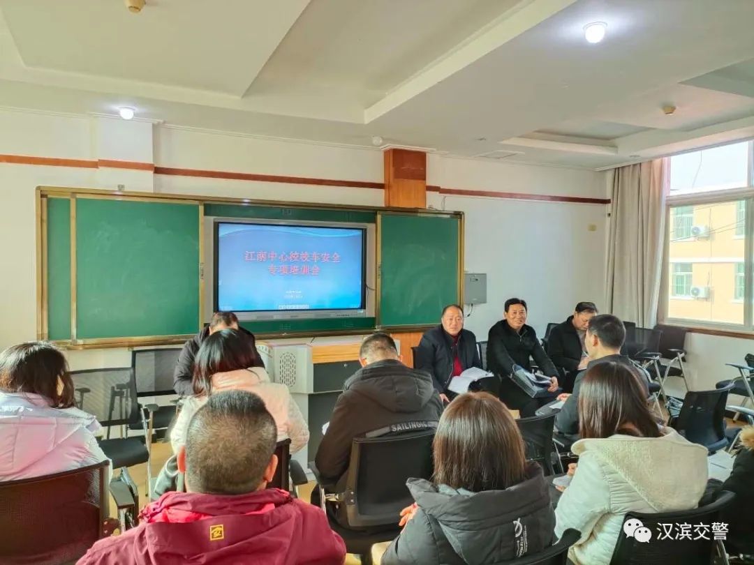 漢濱公安交警聯合區教體局開展校車安全檢查工作/ 圖片