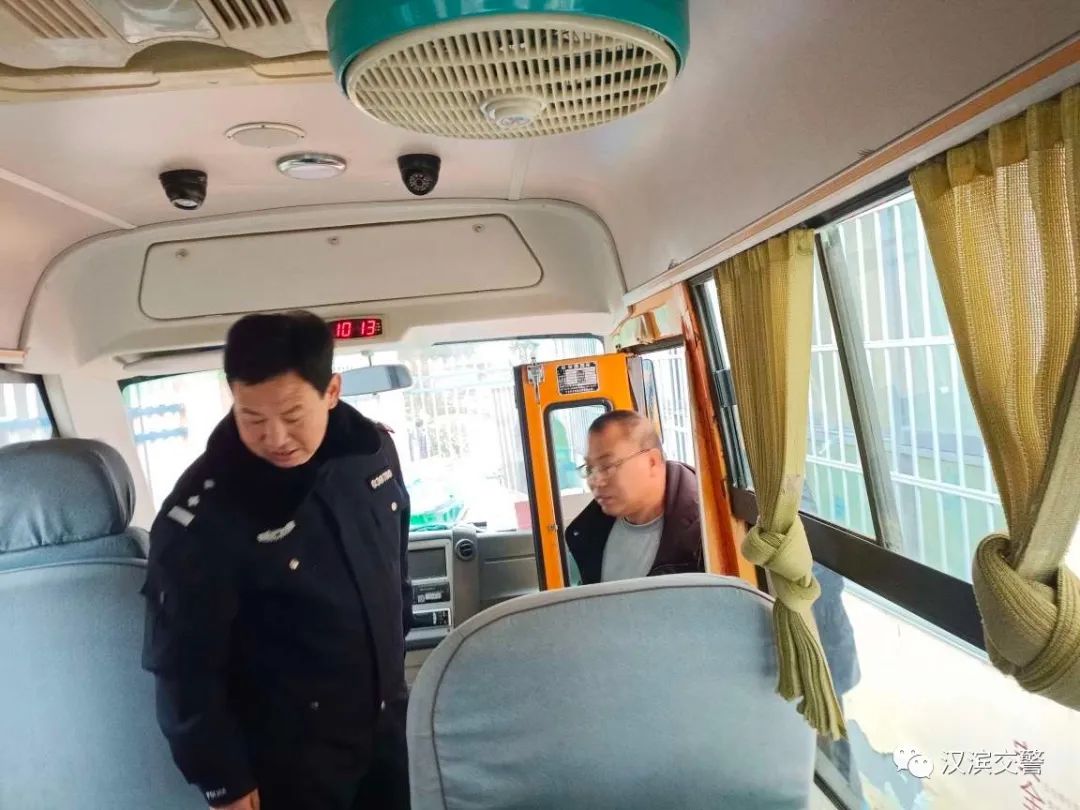 漢濱公安交警聯合區教體局開展校車安全檢查工作/ 圖片