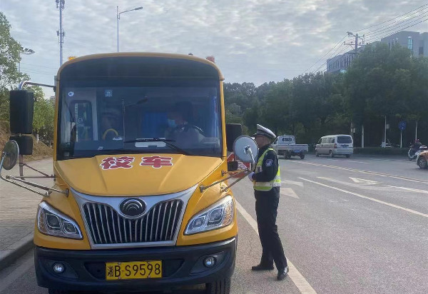 冬季攻勢 | 緊盯校車“安全閥”,守護學生平安行 圖片