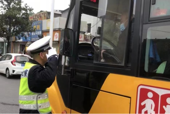 冬季攻勢 | 緊盯校車“安全閥”,守護學生平安行 圖片