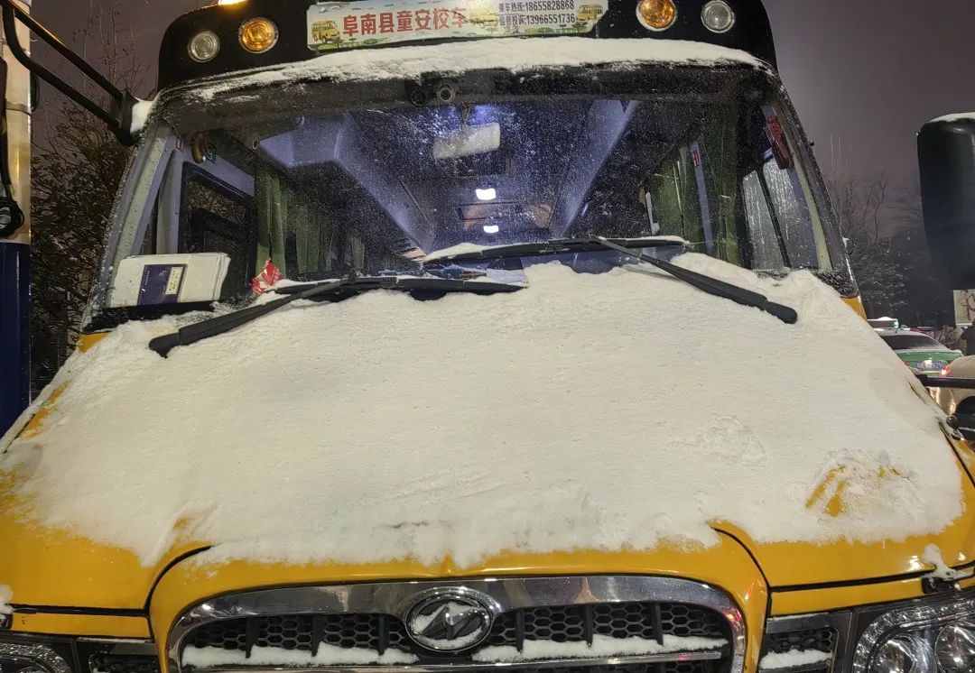 全力以赴!童安校車為一中學子撐起風雪中的安全傘 圖片