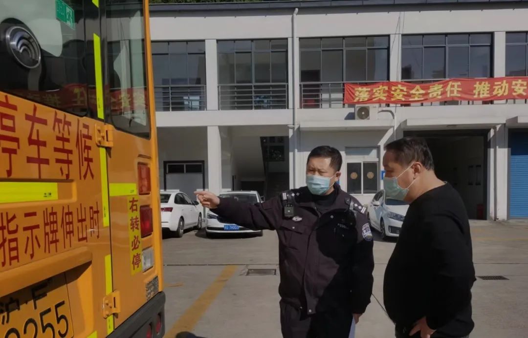 【開學季】靜安交警開展校車安全集中檢查 圖片