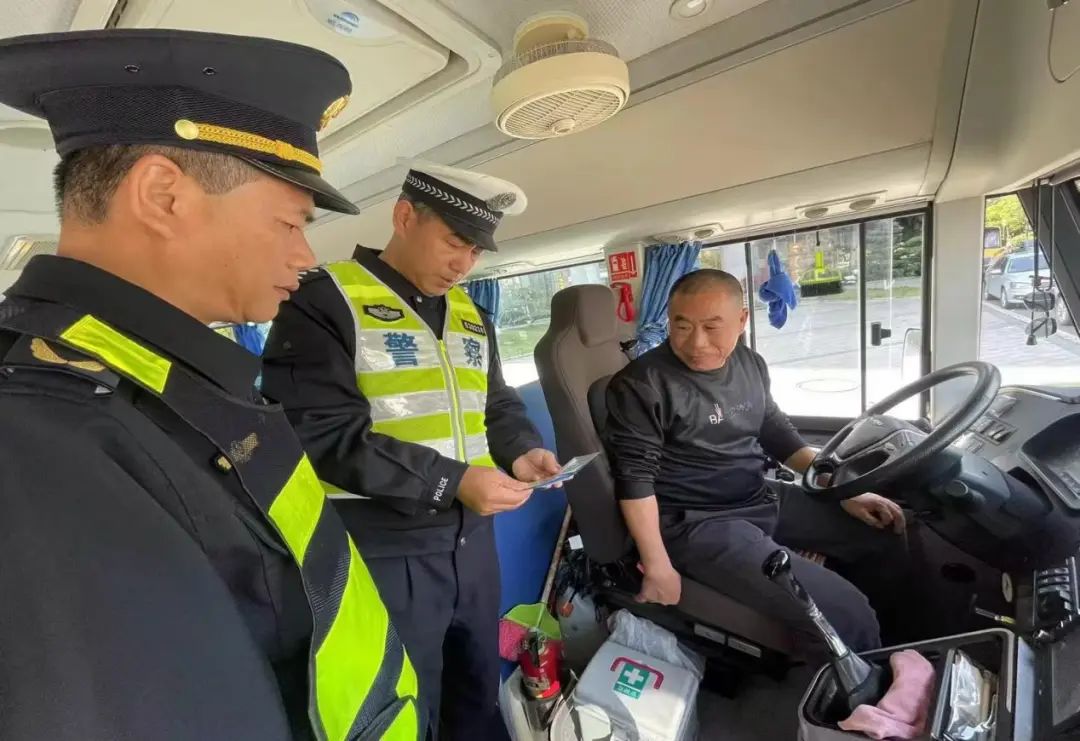 區教育局等四部門開展校車安全管理檢查指導/ 圖片