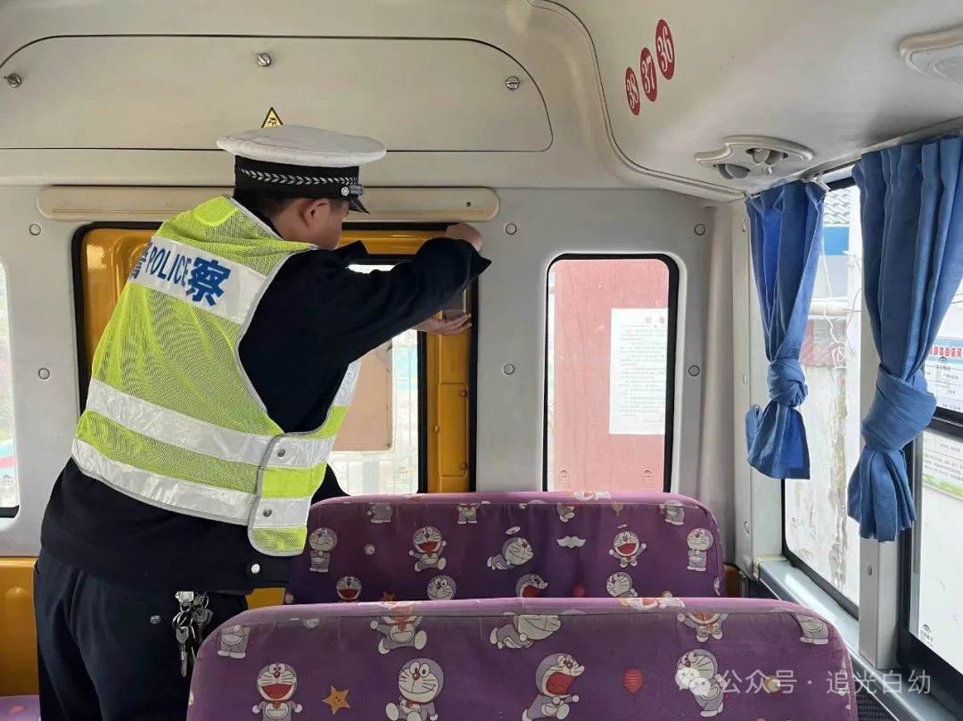 羅田縣城東幼兒園白廟河園區校車安全隱患排查/ 圖片
