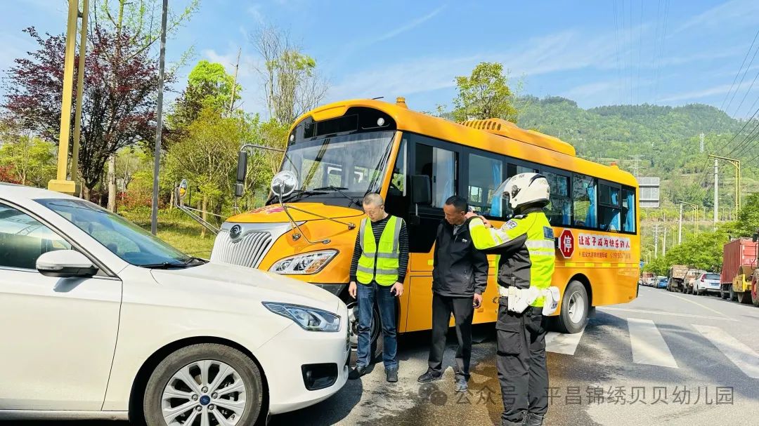 錦繡貝貝 | 校車交通事故應(yīng)急演練 圖片