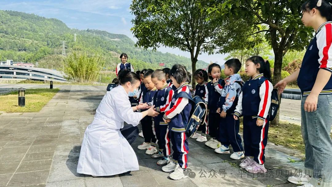 錦繡貝貝 | 校車交通事故應(yīng)急演練 圖片