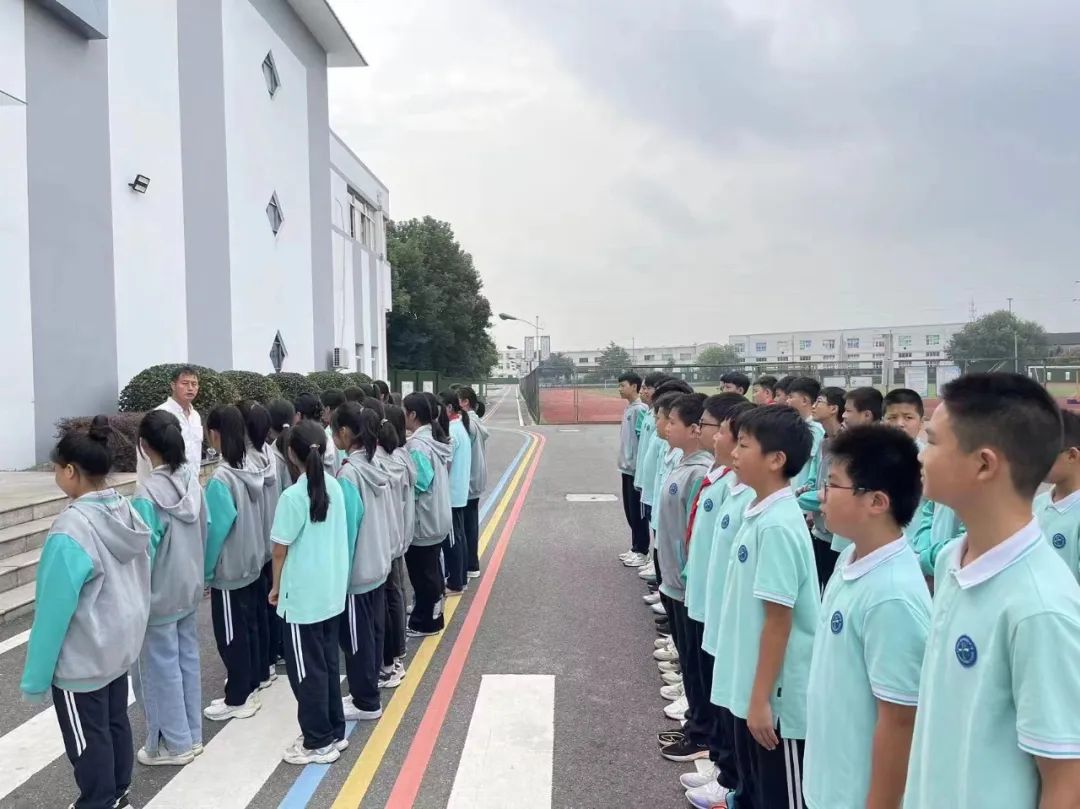 橫林初級中學開展校車安全演練活動