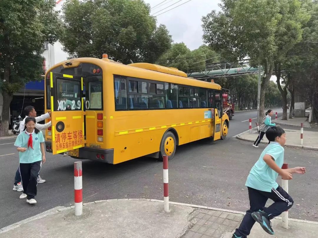 橫林初級中學開展校車安全演練活動