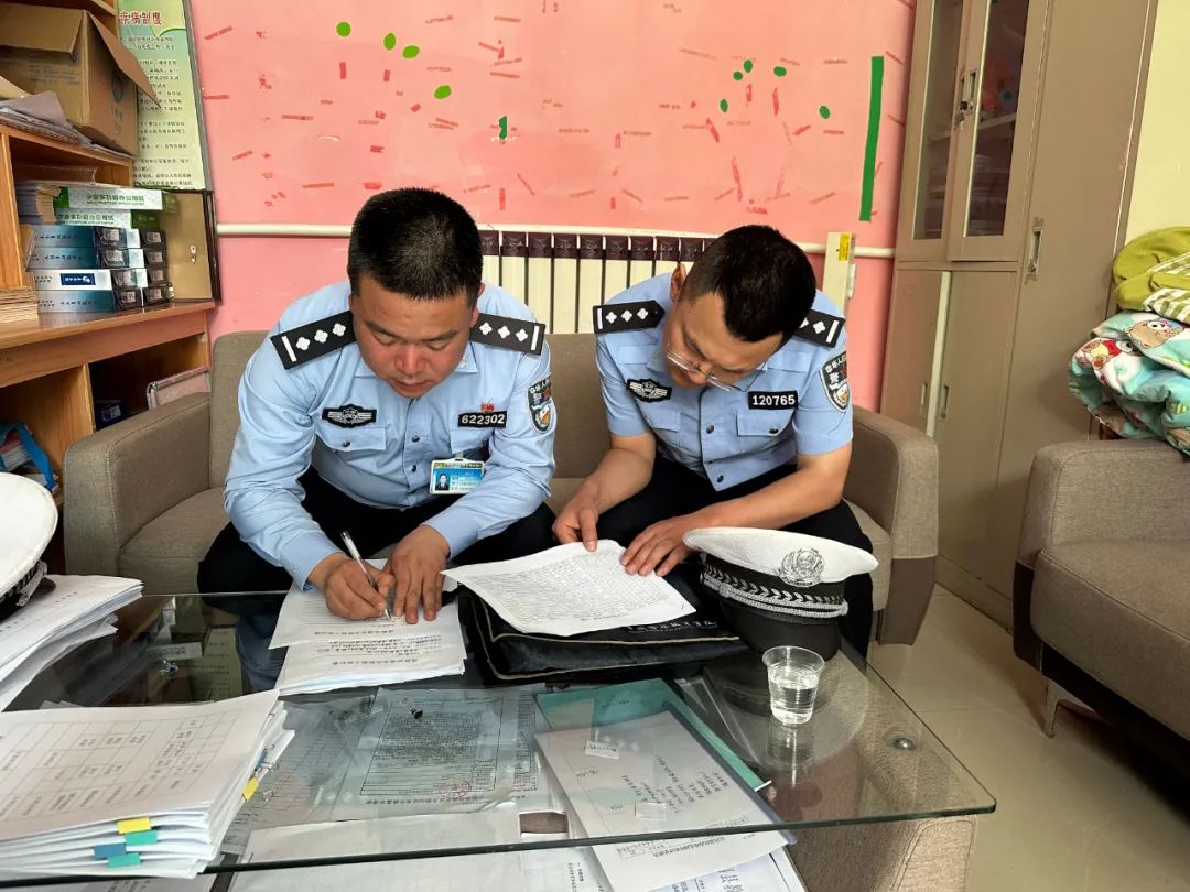 宕昌公安交警聯合縣教育局開展校車安全大檢查/ 圖片