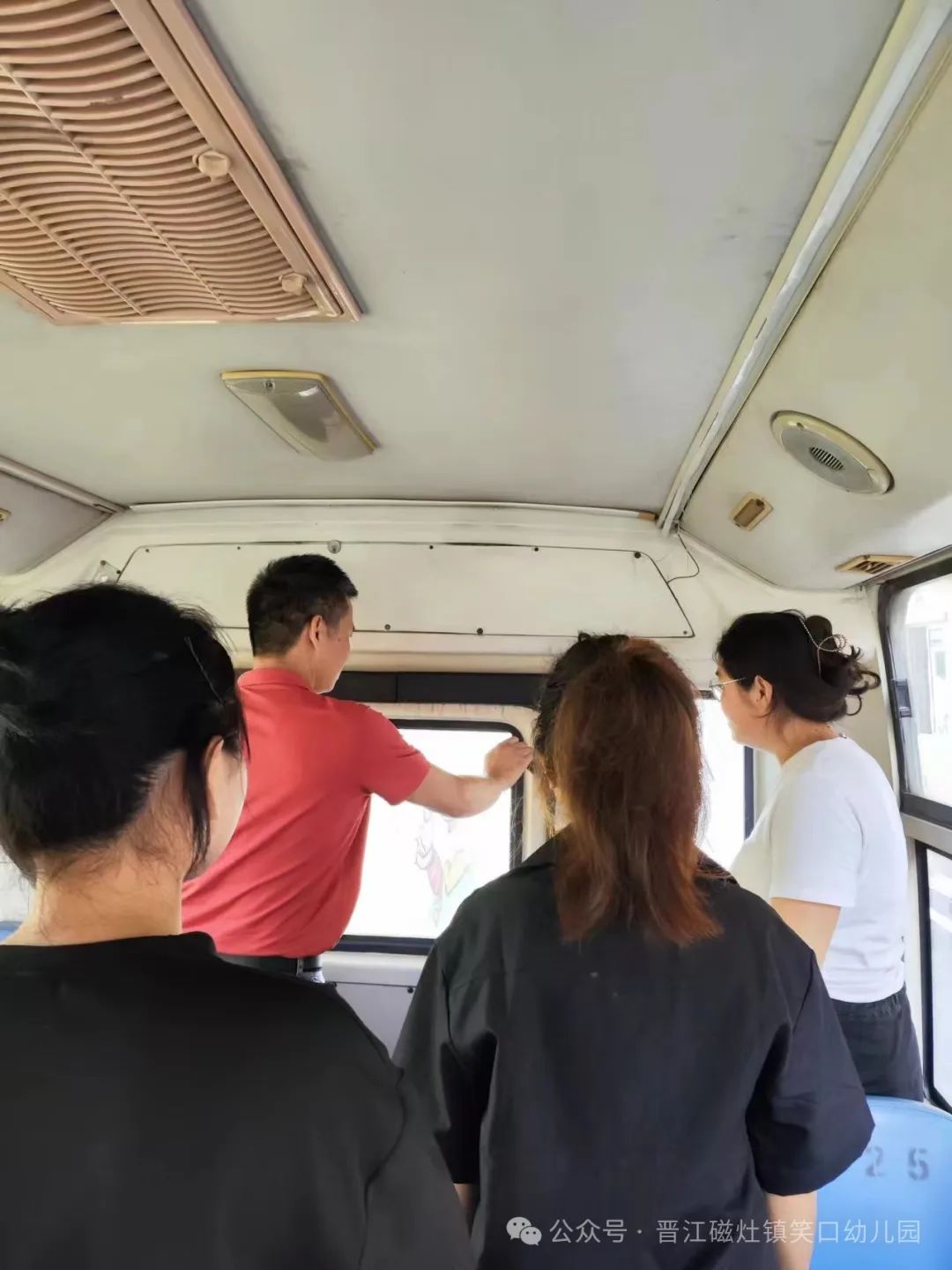 為愛護航，校車安全伴我行— —笑口幼兒園校車消防應急安全逃生演練