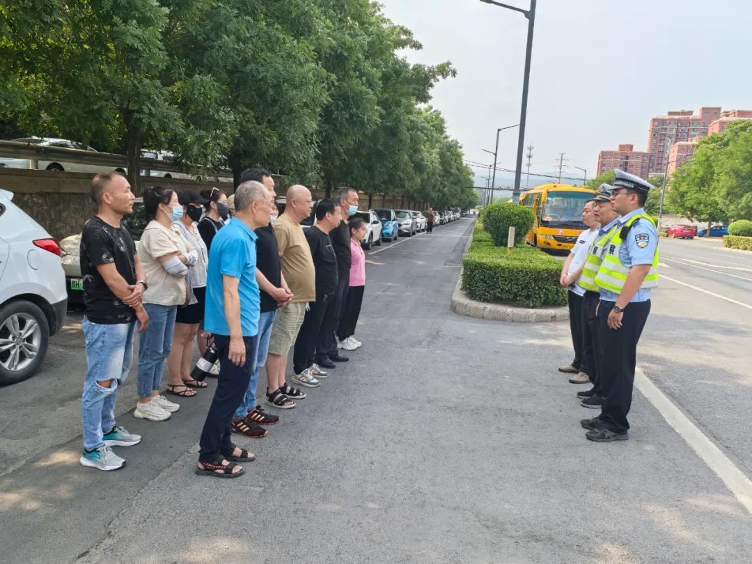 中站區教育局開展校車安全聯合檢查專項行動/ 圖片