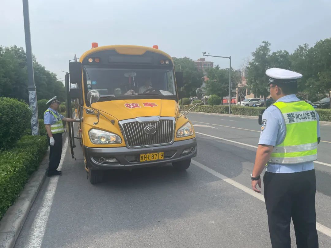 中站區教育局開展校車安全聯合檢查專項行動/ 圖片