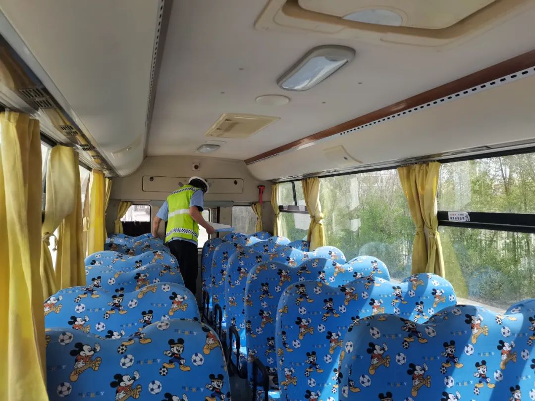 【七進宣傳】嚴把校車安全關,擰緊校園“安全閥” 圖片