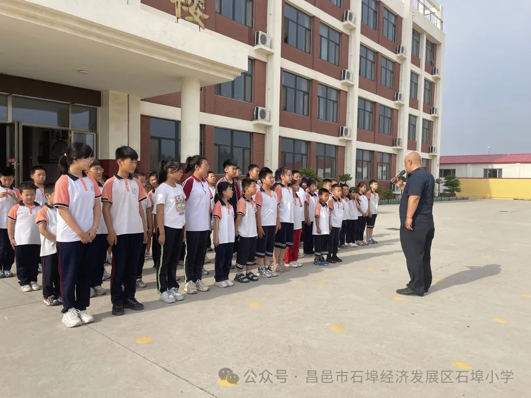 【全環(huán)境立德樹人】石埠小學進行校車應急疏散演練活動 圖片