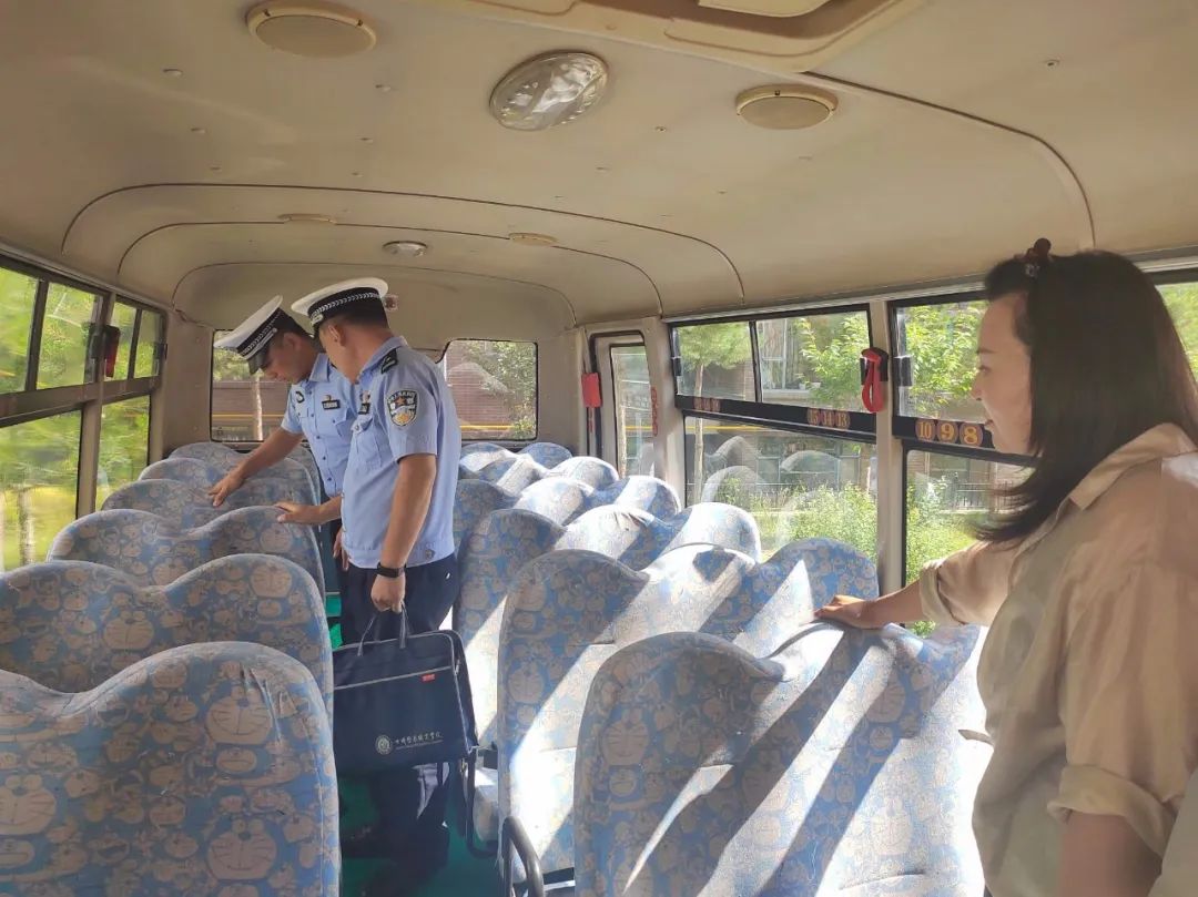 【暑期交通安全宣傳教育】華亭公安交警開展暑假前校車安全大檢查 圖片