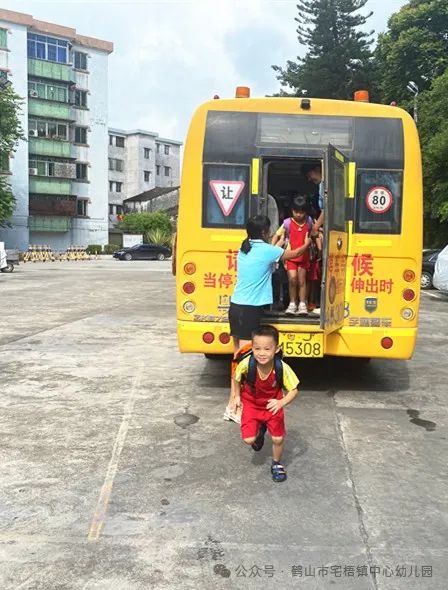 【以演筑“防 ” 安全“童”行】——宅梧鎮中心幼兒園校車安全演練 圖片
