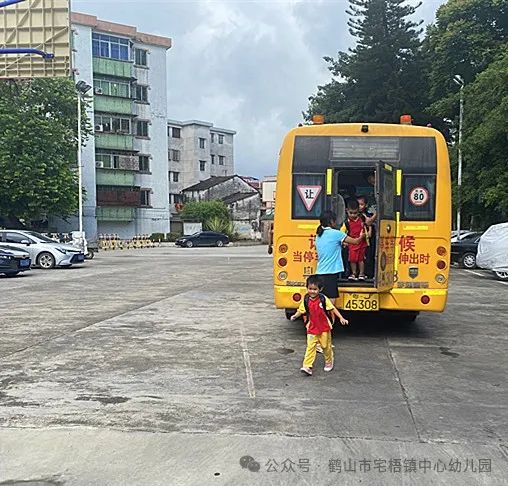【以演筑“防 ” 安全“童”行】——宅梧鎮中心幼兒園校車安全演練 圖片