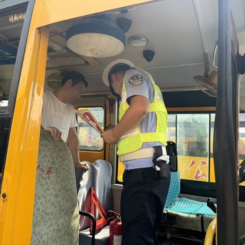擰緊“安全閥”筑牢“平安路”——2024年秋季校車安全檢查活動(dòng)