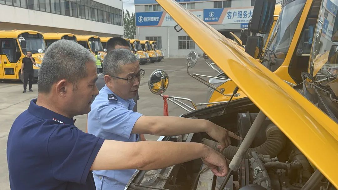 強化校車安全“大檢查”,擰緊校車出行“安全閥” 強化校車安全“大檢查”,擰緊校車出行“安全閥”