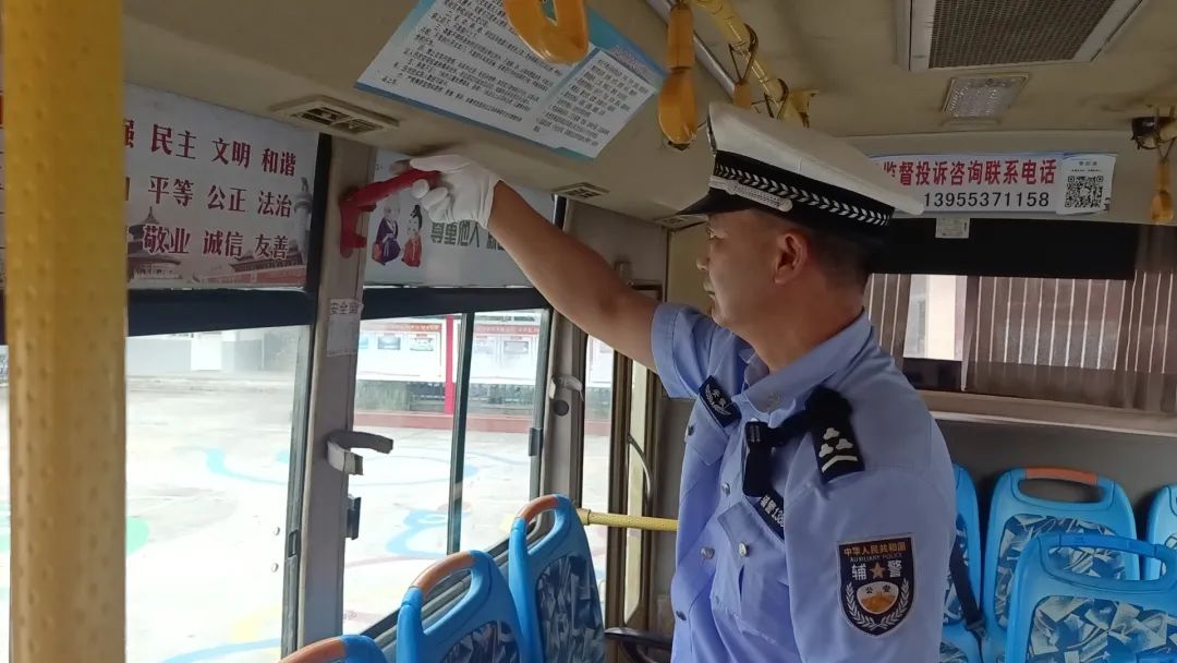 校車安全大檢查、擰緊“校車安全閥”